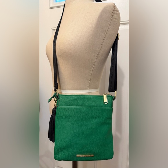 Steve Madden Handbags - Steve Madden Kelly Green Crossbody Bag